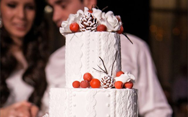 «Вязаный» торт точно подойдет для зимней свадьбы
