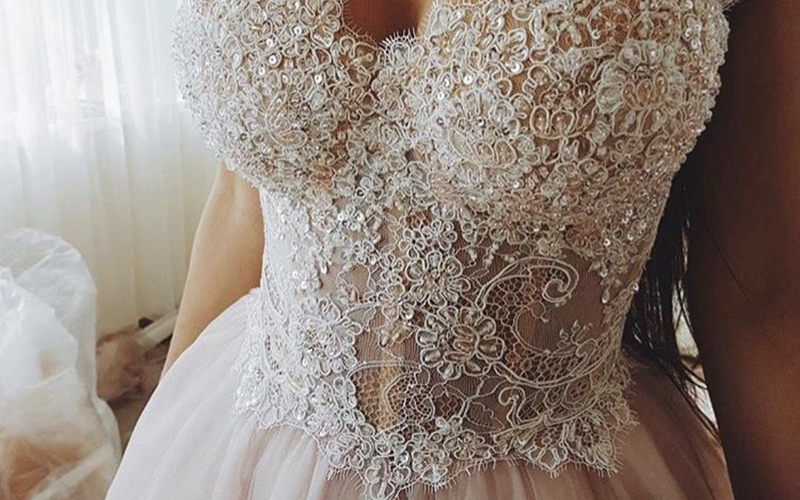 Расшитый корсет свадебного платья