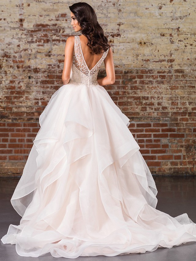 Многослойная юбка свадебного платья