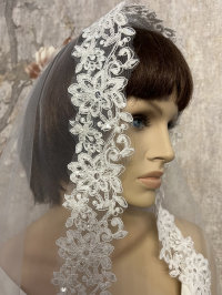 105 Фата Испанка, кружево с бисером (200 см)