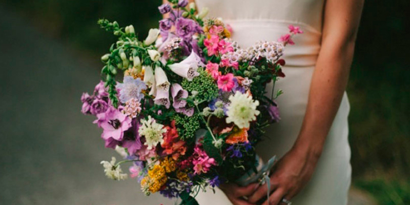 свадебный букет из полевых цветов