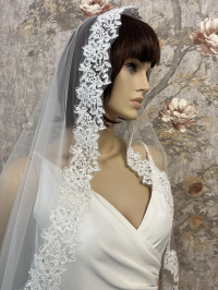 107 Фата Испанка, кружево с бисером (200 см)