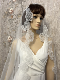 104 Фата Испанка цветы (1,5 на 2)