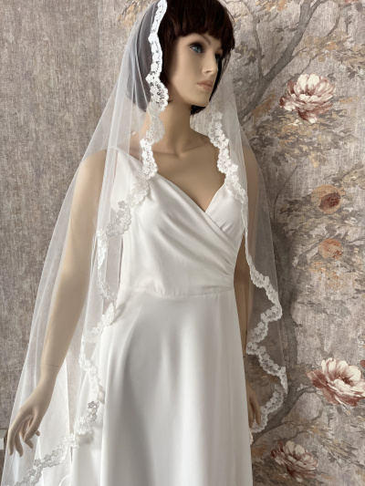 FD-70 Фата испанка с узким кружевом цветы (180 см)