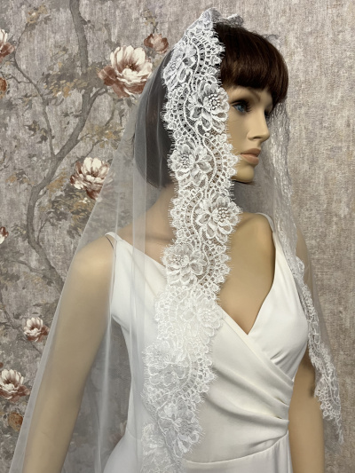 103 Фата Испанка с кружевом (2 на 1,5 метра)